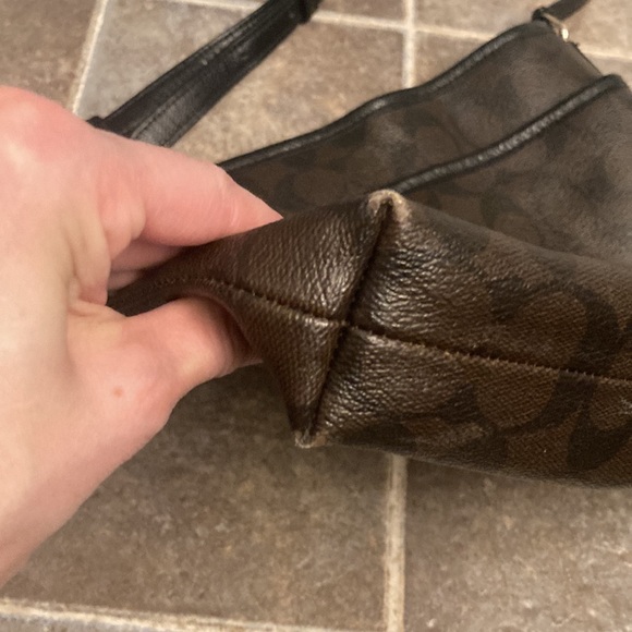 Coach leather crossbody - Picture 3 of 6